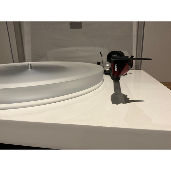 Product Debut Carbon Esprit Turntable with acrylic platter in satin white, pre loved