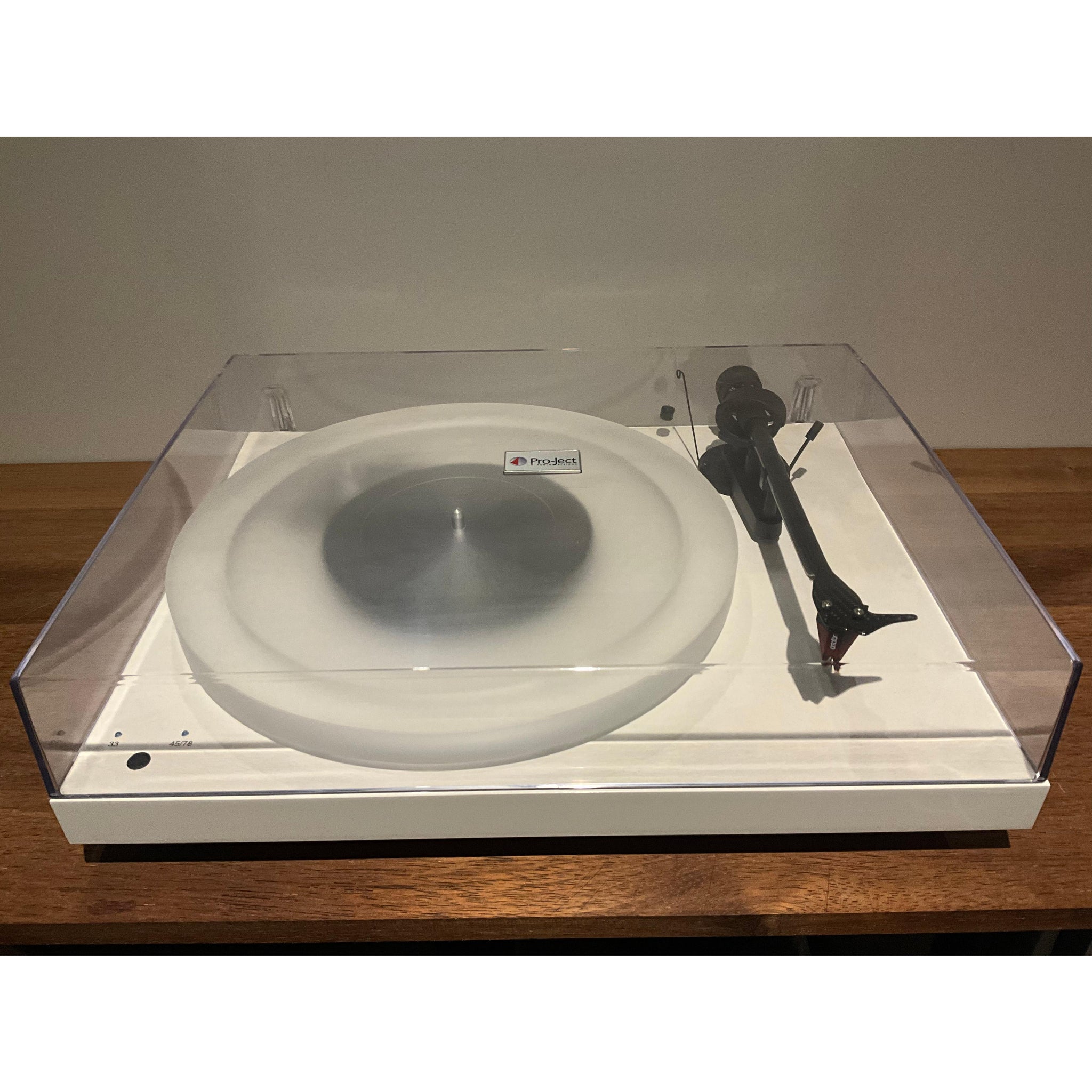 Product Debut Carbon Esprit Turntable with acrylic platter in satin white, pre loved