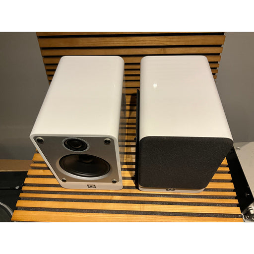 Q Acoustics Concept 20 White Bookshelf speakers Pre Loved