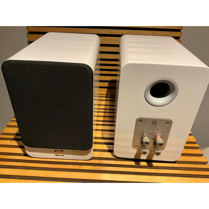 Q Acoustics Concept 20 White Bookshelf speakers Pre Loved