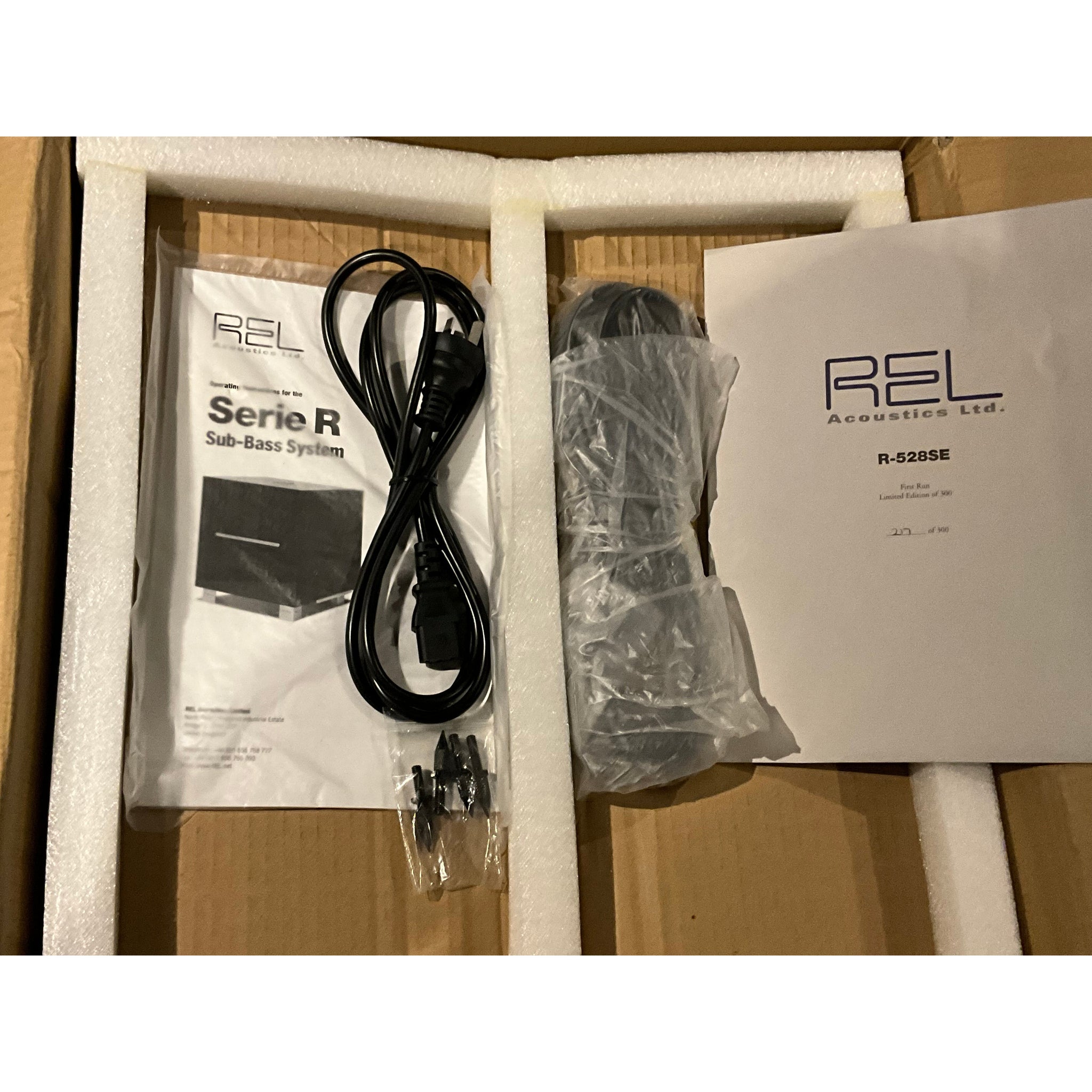 REL R528 se active subwoofer pre loved but never used, new in box