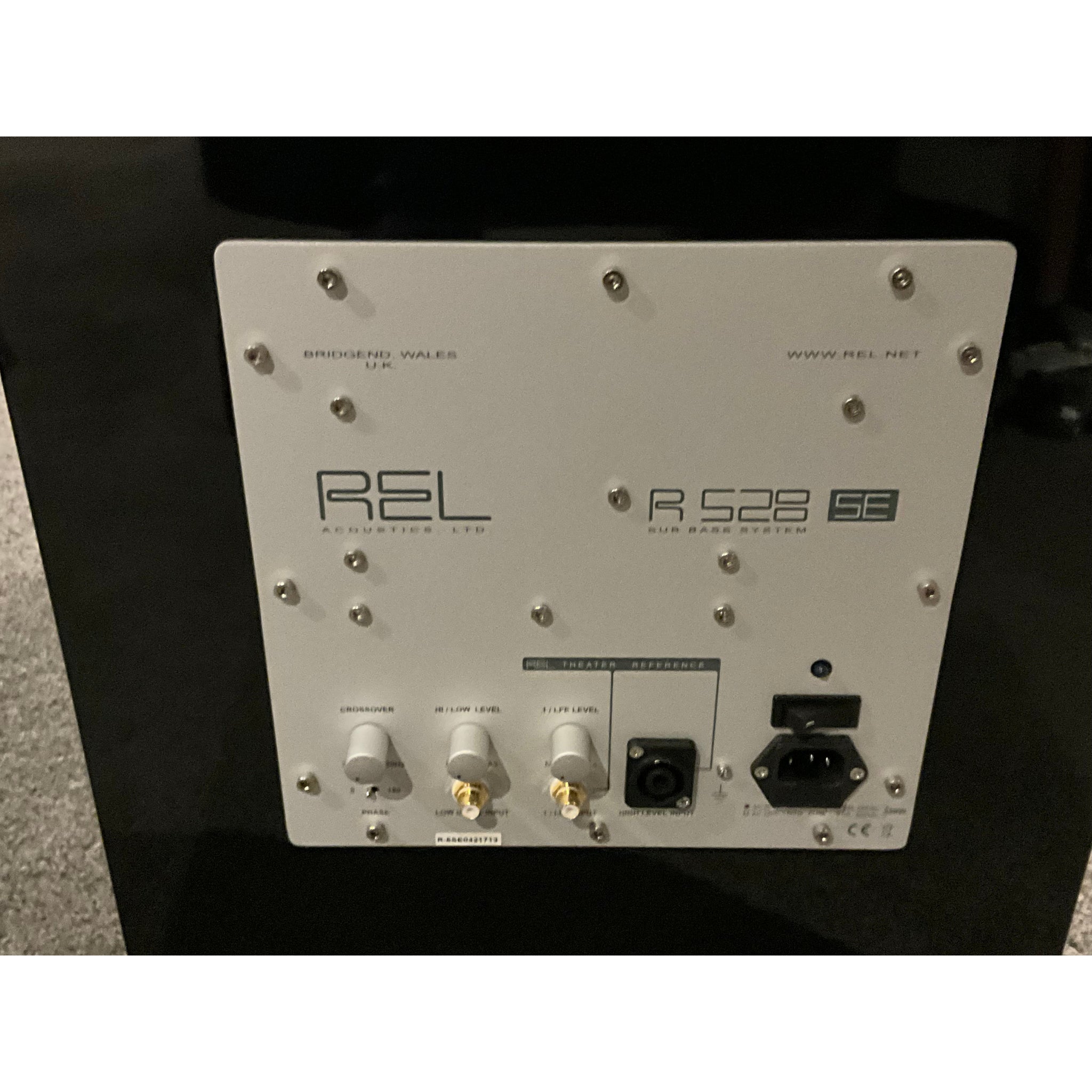 REL R528 se active subwoofer pre loved but never used, new in box