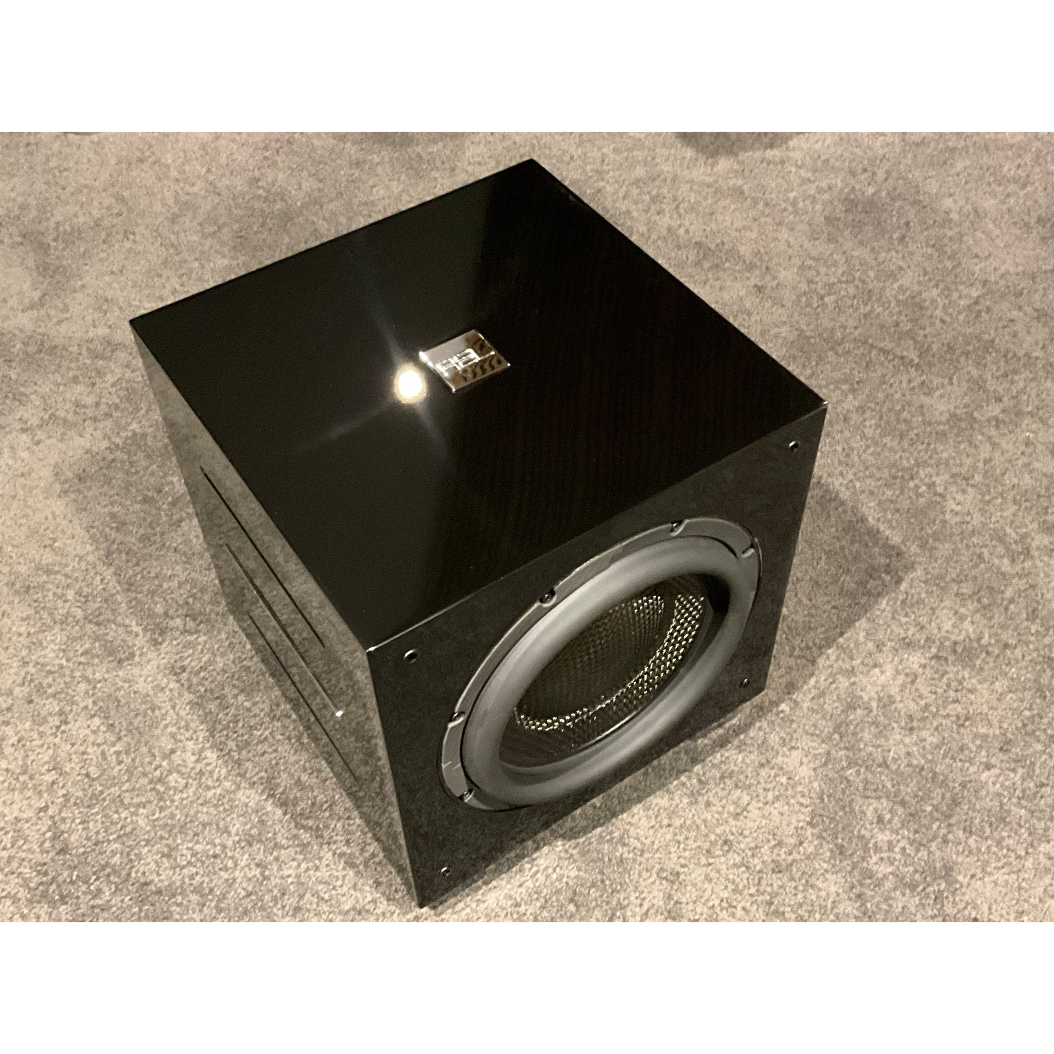 REL R528 se active subwoofer pre loved but never used, new in box