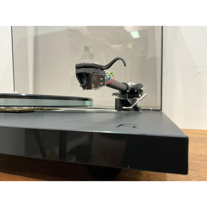 Rega Planar P6 Turntable fitted with Ania MC cartridge, as new, Pre Loved