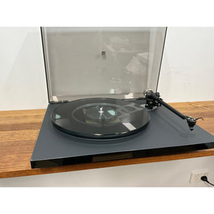 Rega Planar P6 Turntable fitted with Ania MC cartridge, as new, Pre Loved