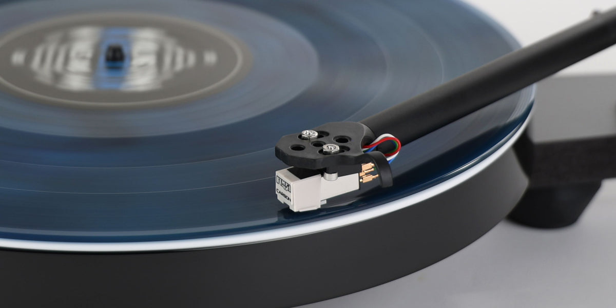 Rega - Replay - Plug & Play Turntable with Carbon Moving Magnet Cartridge