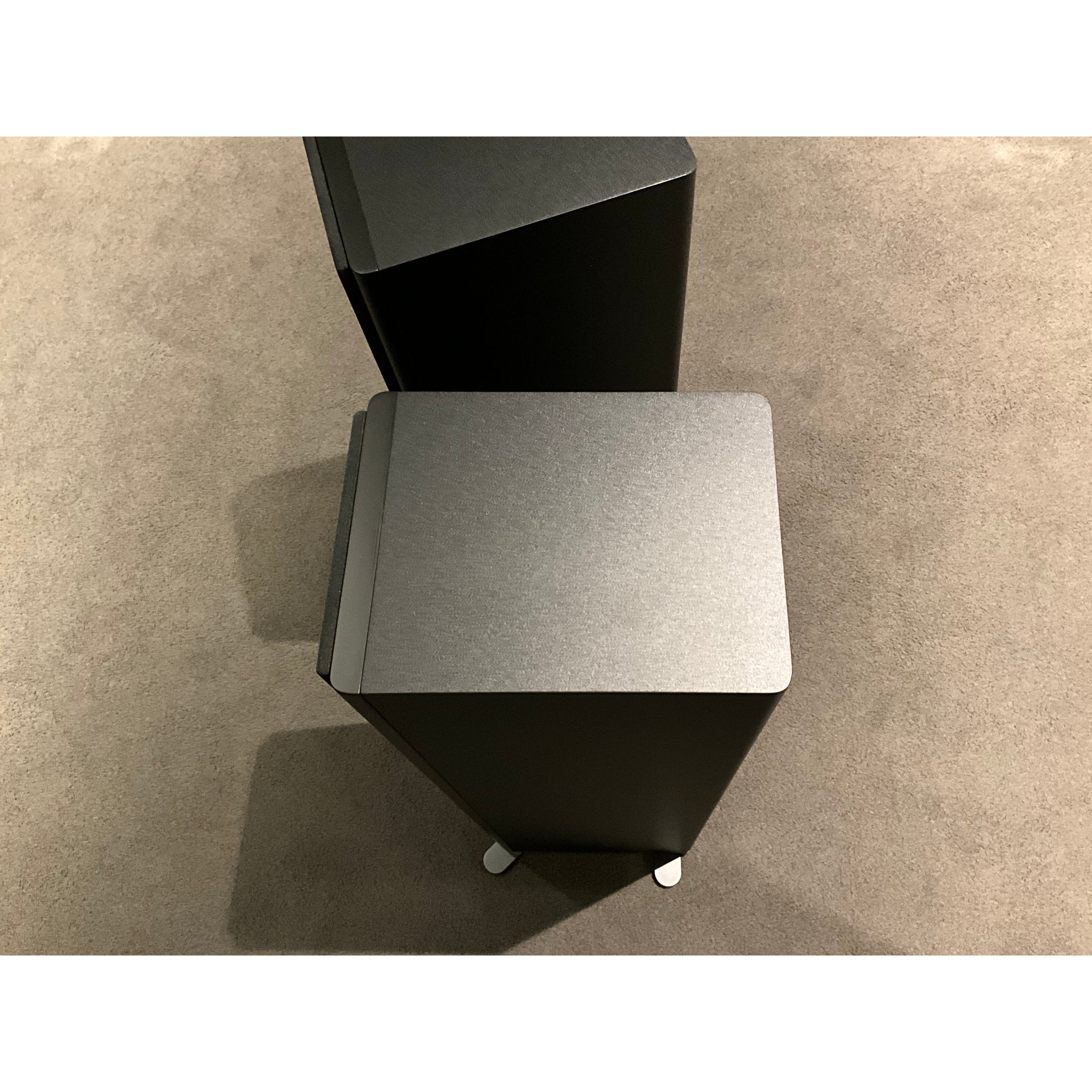 Richter Harlequin S6 Tower Speakers in Black. Pre Loved