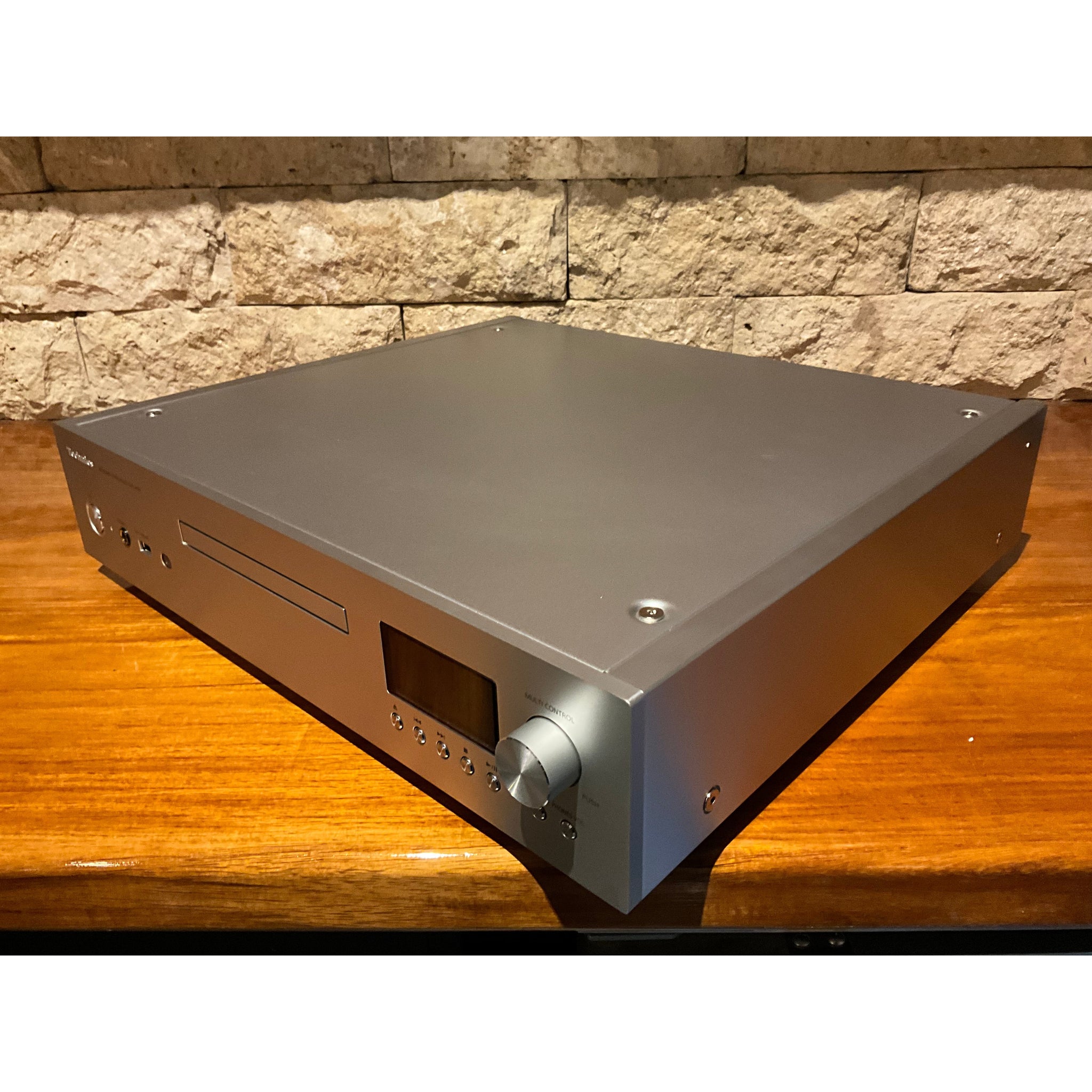 Technics SL-G700 Super Audio CD player and Network player, Silver, Pre Loved