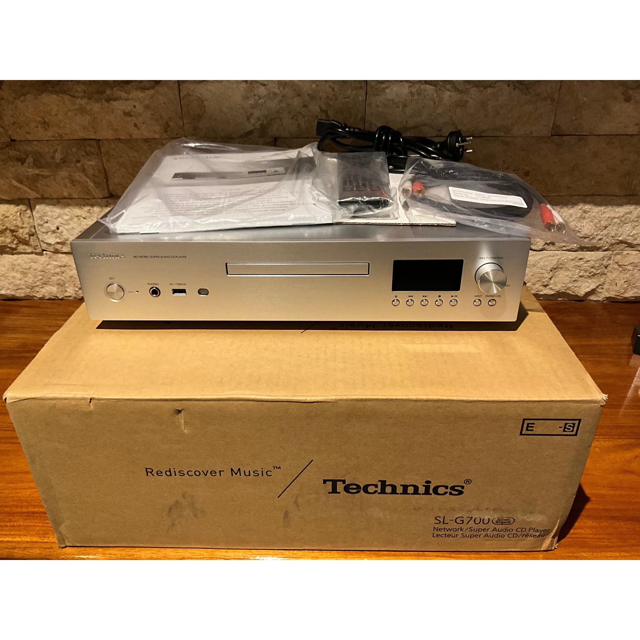 Technics SL-G700 Super Audio CD player and Network player, Silver, Pre Loved