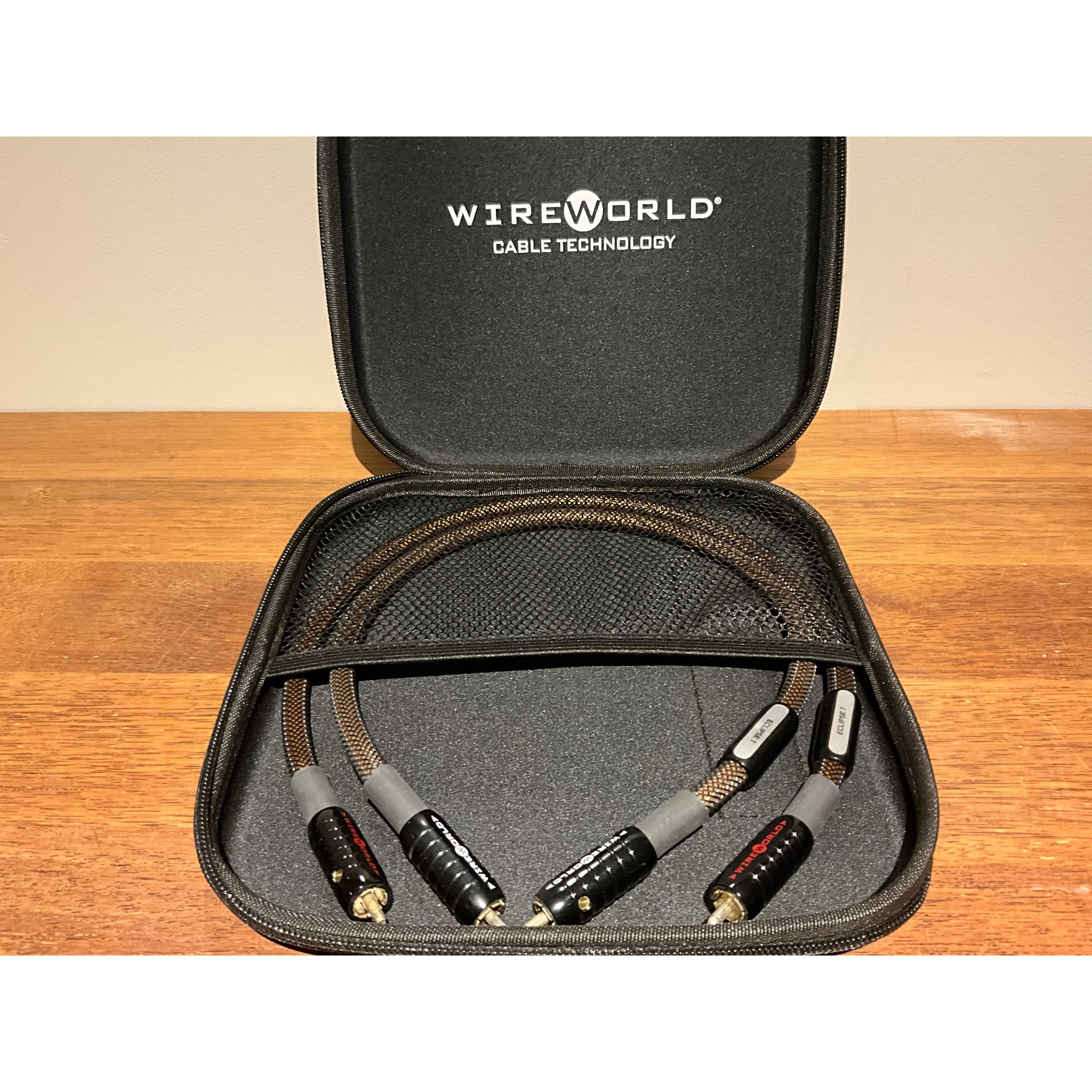 Wireworld Eclipse 7 RCA to RCA pair of interconnects, half metre, pre loved